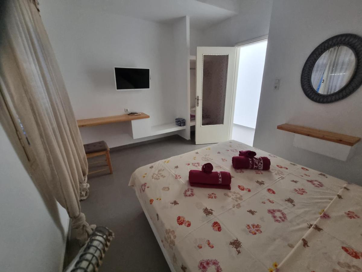 Santorini Pleasure Studios Fira  Ngoại thất bức ảnh
