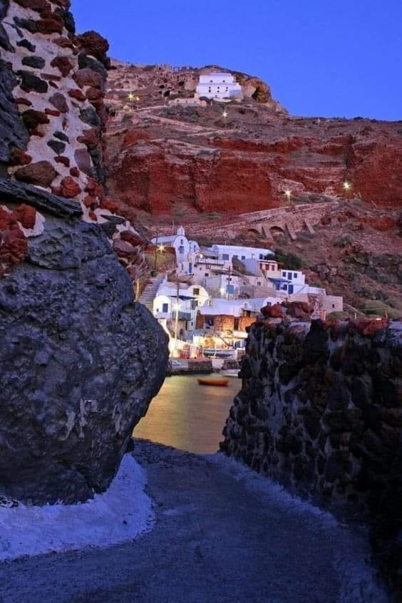 Santorini Pleasure Studios Fira  Ngoại thất bức ảnh