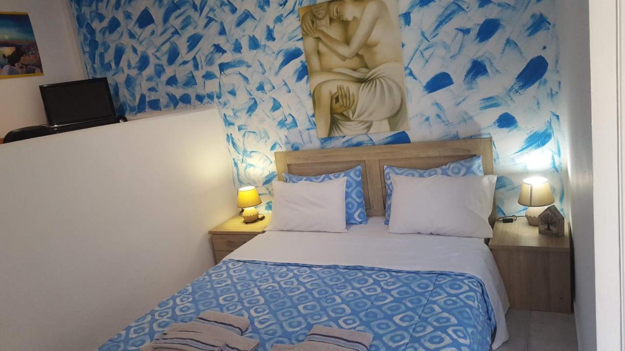 Santorini Pleasure Studios Fira  Ngoại thất bức ảnh